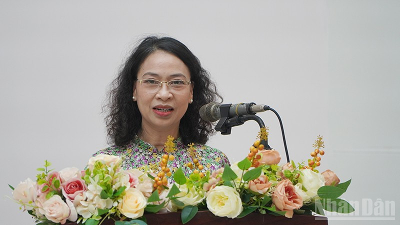 Phó Giám đốc Sở Văn hóa, Thể thao và Du lịch thành phố Đà Nẵng Nguyễn Thị Hội An phát biểu tại lễ khai mạc triển lãm. ndo_br_fgfg.jpg