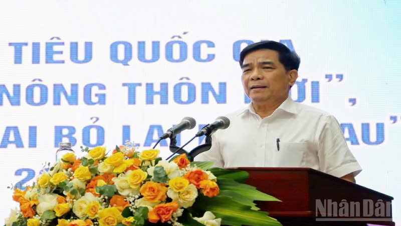 Chủ tịch Ủy ban nhân dân tỉnh Quảng Nam Lê Văn Dũng phát biểu tại hội nghị. ndo_br_z6743406113781-1cf77a0f1523a1417396bd59088fa298.jpg