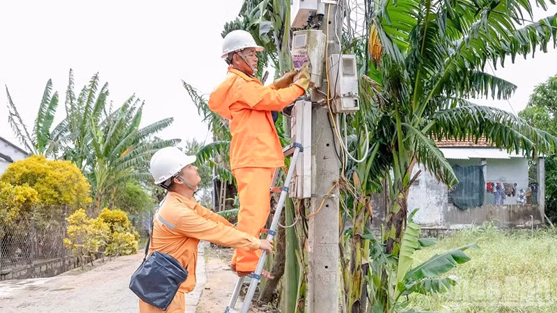 Tổng công ty Điện lực miền trung đã khôi phục cấp điện cho hơn 1,13 triệu khách hàng miền trung-Tây Nguyên sau ngập lụt.
