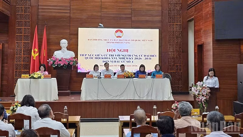 Quang cảnh buổi tiếp xúc giữa cử tri với người ứng cử đại biểu Quốc hội khóa XVI, nhiệm kỳ 2026-2031, đơn vị bầu cử số 4.