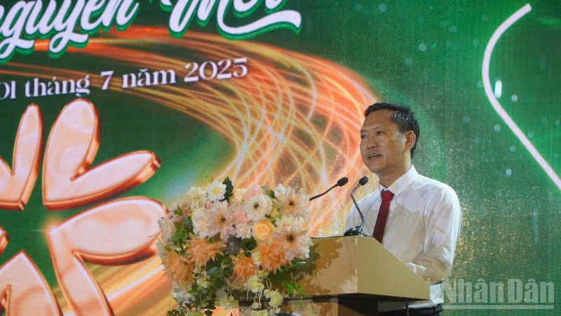 Chủ tịch Ủy ban nhân dân phường Hương Trà, thành phố Đà Nẵng Trần Trung Hậu phát biểu tại chương trình nghệ thuật “Hương Trà chào kỷ nguyên mới”. ndo_br_z6761931134377-b9a312d94435c3b4cef85bdd23b1488b.jpg