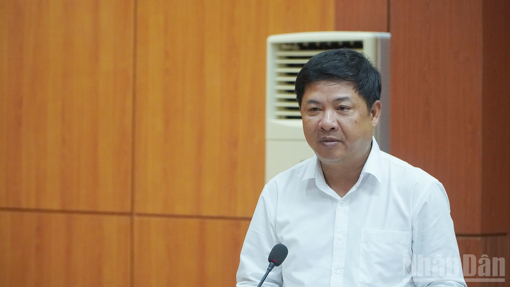 Bí thư Tỉnh ủy Quảng Nam Lương Nguyễn Minh Triết phát biểu báo cáo tóm tắt kết quả triển khai thực hiện Nghị quyết Hội nghị lần thứ 11 Ban Chấp hành Trung ương Đảng khóa XIII. ndo_br_3.jpg