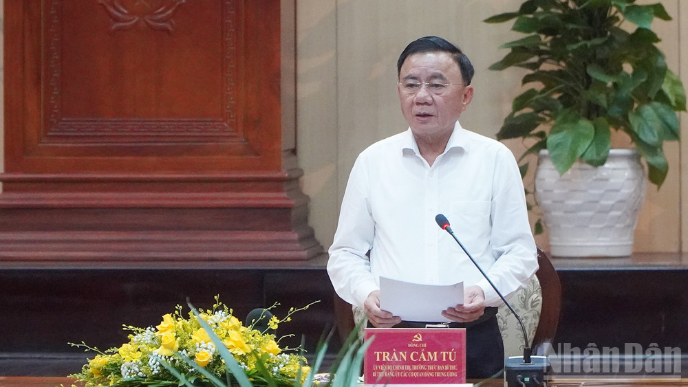 Đồng chí Trần Cẩm Tú, Ủy viên Bộ Chính trị, Thường trực Ban Bí thư, phát biểu kết luận buổi làm việc. ndo_br_5.jpg