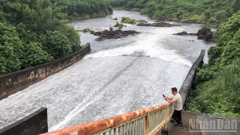 Hồ thủy lợi Phú Ninh bắt đầu vận hành điều tiết từ 15 giờ ngày 27/10/2025.