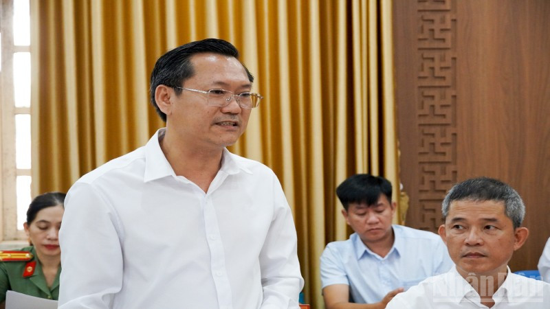Chủ tịch Ủy ban nhân dân phường Hương Trà, thành phố Đà Nẵng Trần Trung Hậu phát biểu tại buổi làm việc. ndo_br_dsc06798.jpg