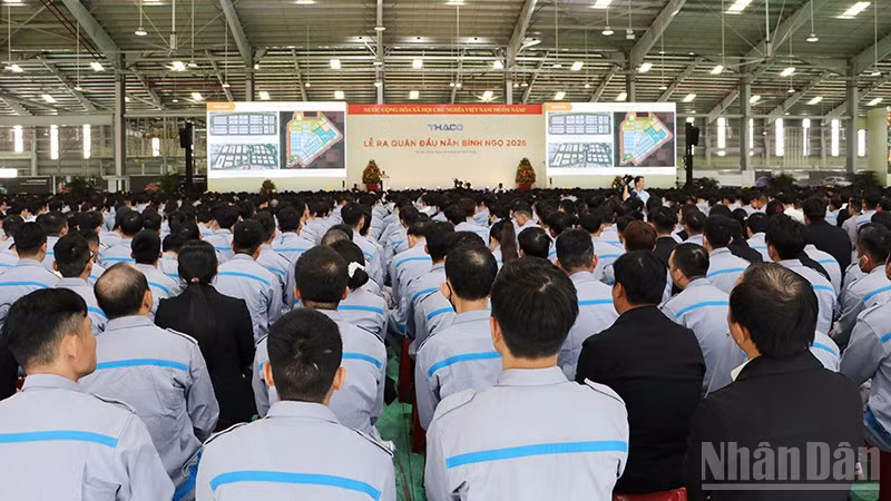 Hơn 10.000 người lao động tại THACO Chu Lai dự lễ ra quân đầu năm Bính Ngọ 2026.