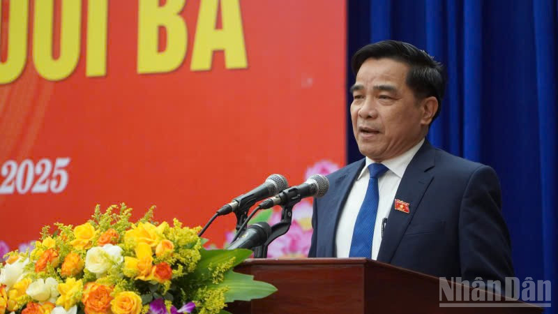 Đồng chí Lê Văn Dũng, Phó Bí thư Tỉnh ủy, Chủ tịch Ủy ban nhân dân tỉnh, Trưởng đoàn Đại biểu Quốc hội tỉnh Quảng Nam phát biểu tại kỳ họp. ndo_br_z6736404103569-9a4784ef4033f8c1e8c8439108abafb3.jpg