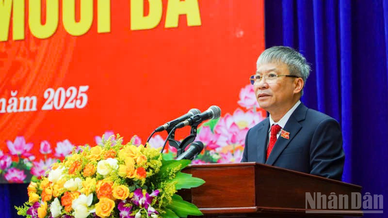 Phó Bí thư Thường trực Tỉnh ủy, Chủ tịch Hội đồng nhân dân tỉnh Quảng Nam Nguyễn Đức Dũng phát biểu tại kỳ họp. ndo_br_z6736409735156-cd27920d04cd3b396b1594961b48b321.jpg