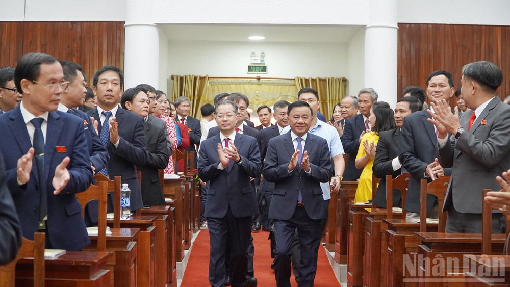 Đồng chí Trần Cẩm Tú, Ủy viên Bộ Chính trị, Thường trực Ban Bí thư dự, chỉ đạo Đại hội Đảng bộ phường Bàn Thạch lần thứ I. (Ảnh: ANH QUÂN) ndo_br_6.jpg