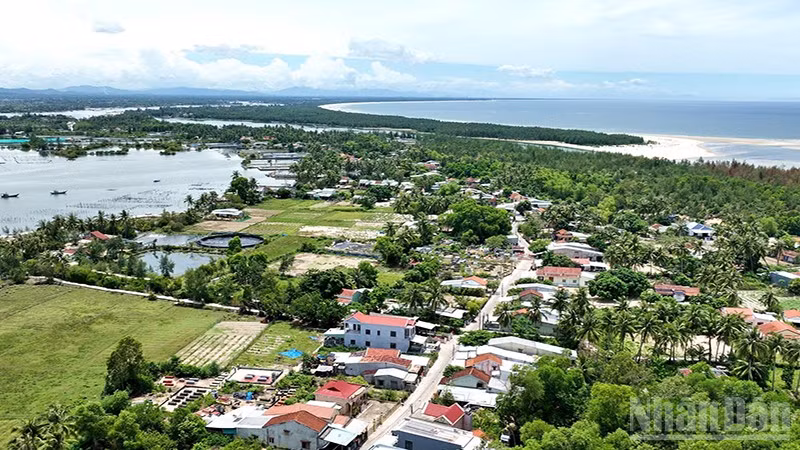 Một góc xã đảo Tam Hải nhìn từ trên cao.