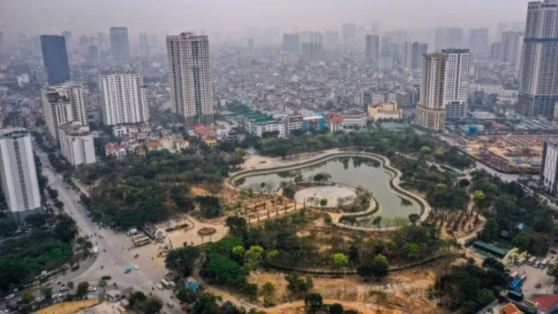 Toàn cảnh công viên Cầu Giấy nhìn từ trên cao.