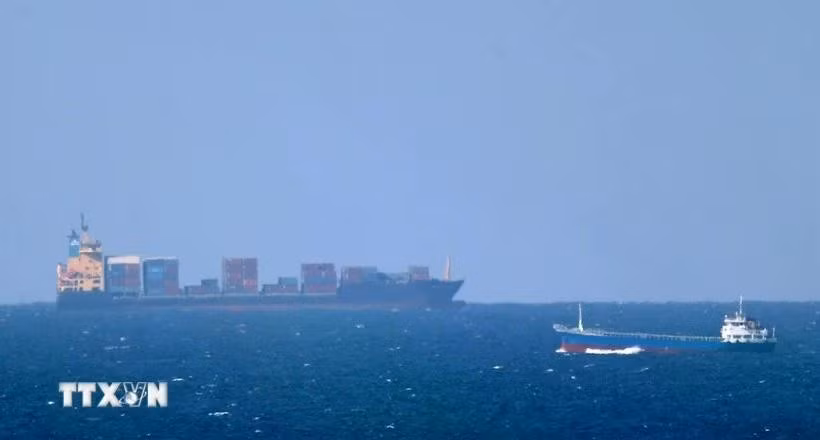 Nằm giữa Oman và Iran, eo biển Hormuz được công nhận là một trong những điểm nghẽn dầu mỏ quan trọng nhất thế giới. (Ảnh: AFP/TTXVN)