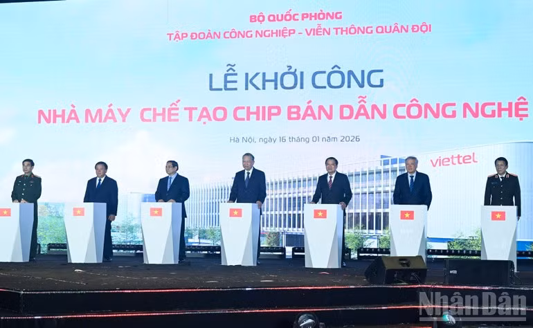 tong-bi-thu-to-lam-thu-tuong-pham-minh-chinh-va-cac-dong-chi-lanh-dao-thuc-hien-nghi-thuc-khoi-cong-nha-may-che-tao-chip-ban-dan-cong-nghe-cao-anh-tran-hai.jpg