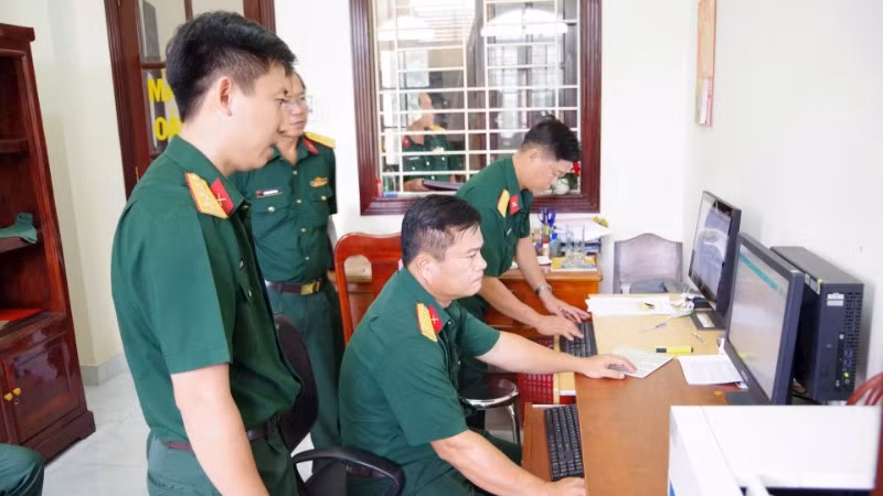 Đoàn công tác của Quân khu 9 kiểm tra chuyển đổi số tại các cơ quan, đơn vị thuộc Bộ Chỉ huy quân sự tỉnh Vĩnh Long.