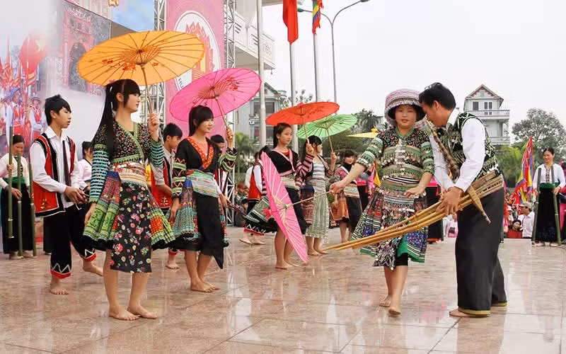 Giữ gìn và phát huy bản sắc văn hóa dân tộc là nhiệm vụ trọng tâm, cốt lõi, là nền tảng tinh thần vững chắc để Việt Nam hội nhập sâu rộng mà không bị “hòa tan”.