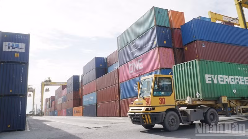 Hoạt động xuất nhập khẩu của khu vực tiếp tục tăng trưởng tích cực, đóng góp lớn vào kim ngạch xuất nhập khẩu cả nước.