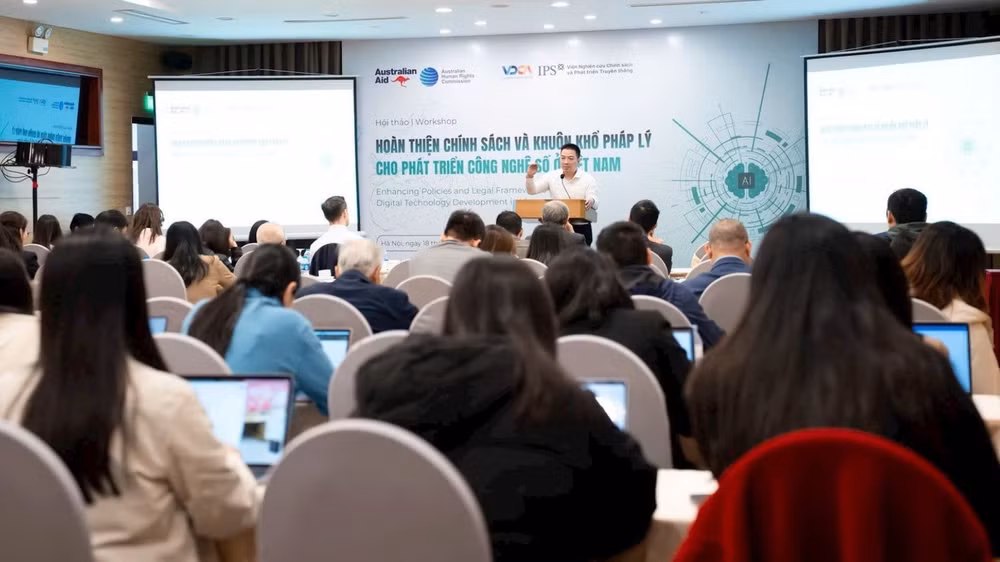 Hội thảo &ldquo;Ho&agrave;n thiện ch&iacute;nh s&aacute;ch v&agrave; khu&ocirc;n khổ ph&aacute;p l&yacute; cho ph&aacute;t triển c&ocirc;ng nghệ số ở Việt Nam&rdquo;.