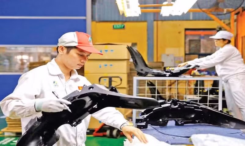 Hoạt động sản xuất tại Công ty cổ phần Nhựa Hà Nội (Hanoi Plastics - HPC). (Ảnh SƠN TÙNG)