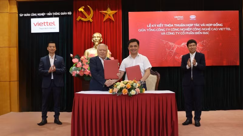 Lễ ký kết thỏa thuận hợp tác chiến lược giữa Tổng Công ty Công nghiệp Công nghệ cao Viettel (Viettel High Tech) và Công ty Cổ phần Biển Bạc.