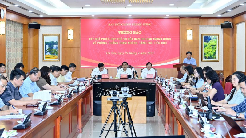 Quang cảnh cuộc họp báo. (Ảnh ĐĂNG KHOA)