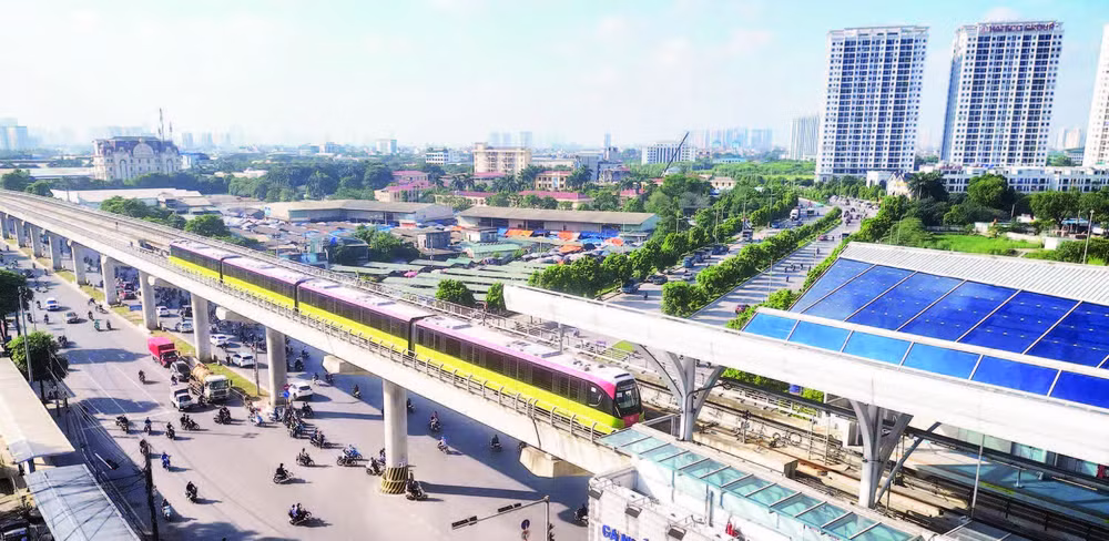 Các phương tiện giao thông điện ngày càng góp phần thay đổi diện mạo giao thông đô thị theo hướng văn minh, hiện đại, thân thiện với môi trường (Ảnh: MỸ HÀ)