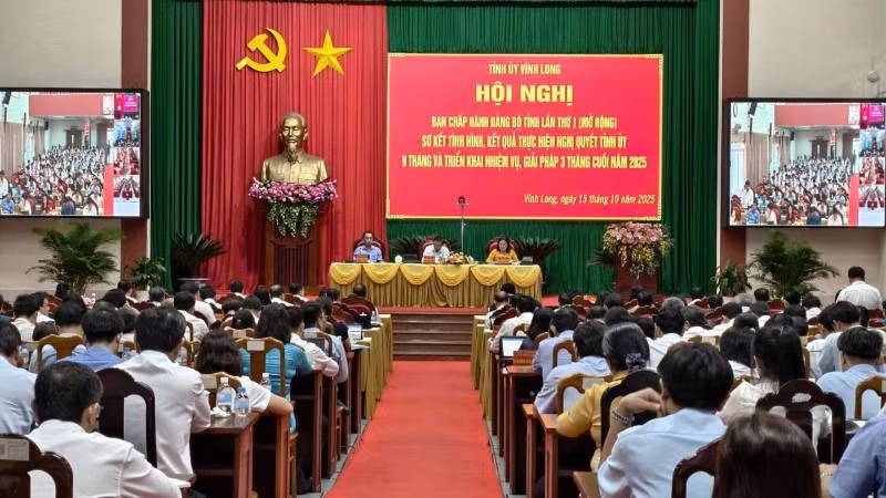 Tỉnh Vĩnh Long tổ chức sơ kết tình hình thực hiện nhiệm vụ chín tháng đầu năm 2025. (Ảnh: HOÀNG TRUNG)