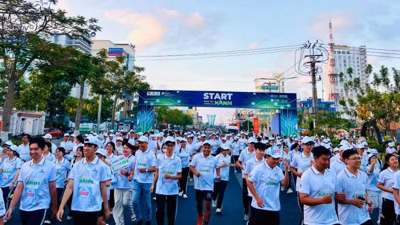 Hơn 800 vận động viên tham gia giải chạy hưởng ứng Chiến dịch Giờ Trái đất năm 2026.