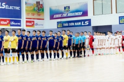 Câu lạc bộ Thái Sơn Nam Thành phố Hồ Chí Minh (áo xanh) gặp Câu lạc bộ Thái Sơn Bắc (áo trắng).