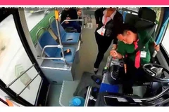 Tài xế xe buýt đột quỵ khi điều khiển trên tuyến xe buýt số 85 (Bến xe An Sương - Khu công nghiệp Nhị Xuân). (Ảnh: Trung tâm Quản lý Giao thông công cộng Thành phố cung cấp)