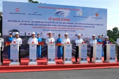 Khởi công hai gói thầu XL-01 và XL-02 thuộc Dự án cải tạo rạch Xuyên Tâm ngày 18/11. (Ảnh: HƯƠNG MỸ)