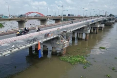 Thi công nâng tĩnh không cầu Bình Triệu, sớm thông xe, giảm ùn tắc cho cửa ngõ phía đông của Thành phố Hồ Chí Minh trong tháng 11 tới. (Ảnh: THẾ ANH)