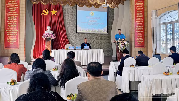 Quang cảnh họp báo thông tin các nội dung liên quan Đại hội Công đoàn tỉnh Lâm Đồng lần thứ I.
