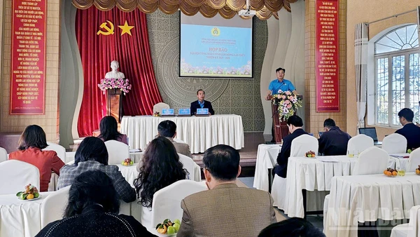 Quang cảnh họp báo thông tin các nội dung liên quan Đại hội Công đoàn tỉnh Lâm Đồng lần thứ I.