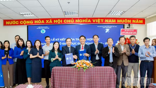 Sở Giáo dục và Đào tạo và VNPT Lâm Đồng chính thức ký kết thỏa thuận hợp tác chuyển đổi số giáo dục giai đoạn 2026-2030.