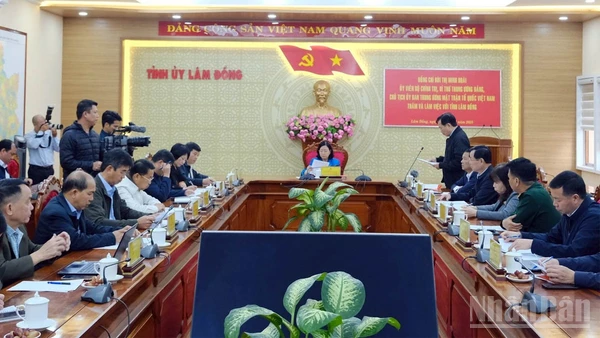 Quang cảnh buổi làm việc.