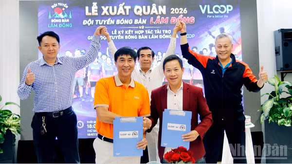 Đội tuyển bóng bàn tỉnh Lâm Đồng và VLOOP ký kết hợp tác tài trợ tại Lễ xuất quân.