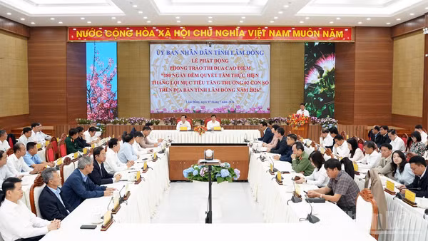 Quang cảnh lễ phát động phong trào thi đua cao điểm "180 ngày đêm quyết tâm thực hiện thắng lợi mục tiêu tăng trưởng "hai con số" trên địa bàn tỉnh Lâm Đồng năm 2026".