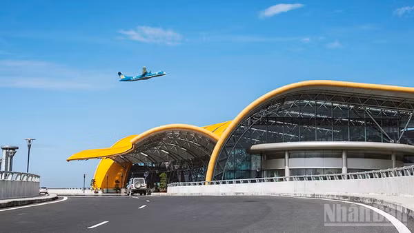 Đợt bay kiểm tra, hiệu chuẩn hệ thống dẫn đường và đèn tín hiệu hàng không tại Cảng hàng không quốc tế Liên Khương diễn ra từ ngày 23-28/7.