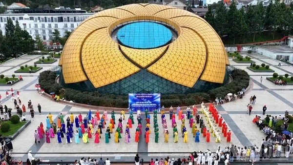 Rực rỡ sắc màu dân vũ thể thao tại Quảng trường Lâm Viên-Đà Lạt.