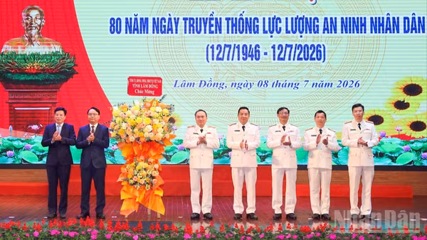 Lãnh đạo tỉnh Lâm Đồng chúc mừng Công an tỉnh nhân kỷ niệm 80 năm Ngày truyền thống lực lượng An ninh nhân dân.