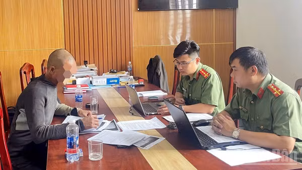 N.Đ.T làm việc với cơ quan công an.