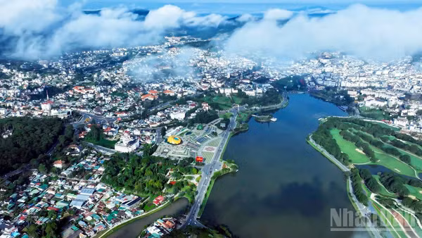 Lâm Đồng đặt mục tiêu, đến năm 2030, trở thành tỉnh phát triển khá của cả nước, là một cực tăng trưởng của vùng duyên hải Nam Trung Bộ và Tây Nguyên.