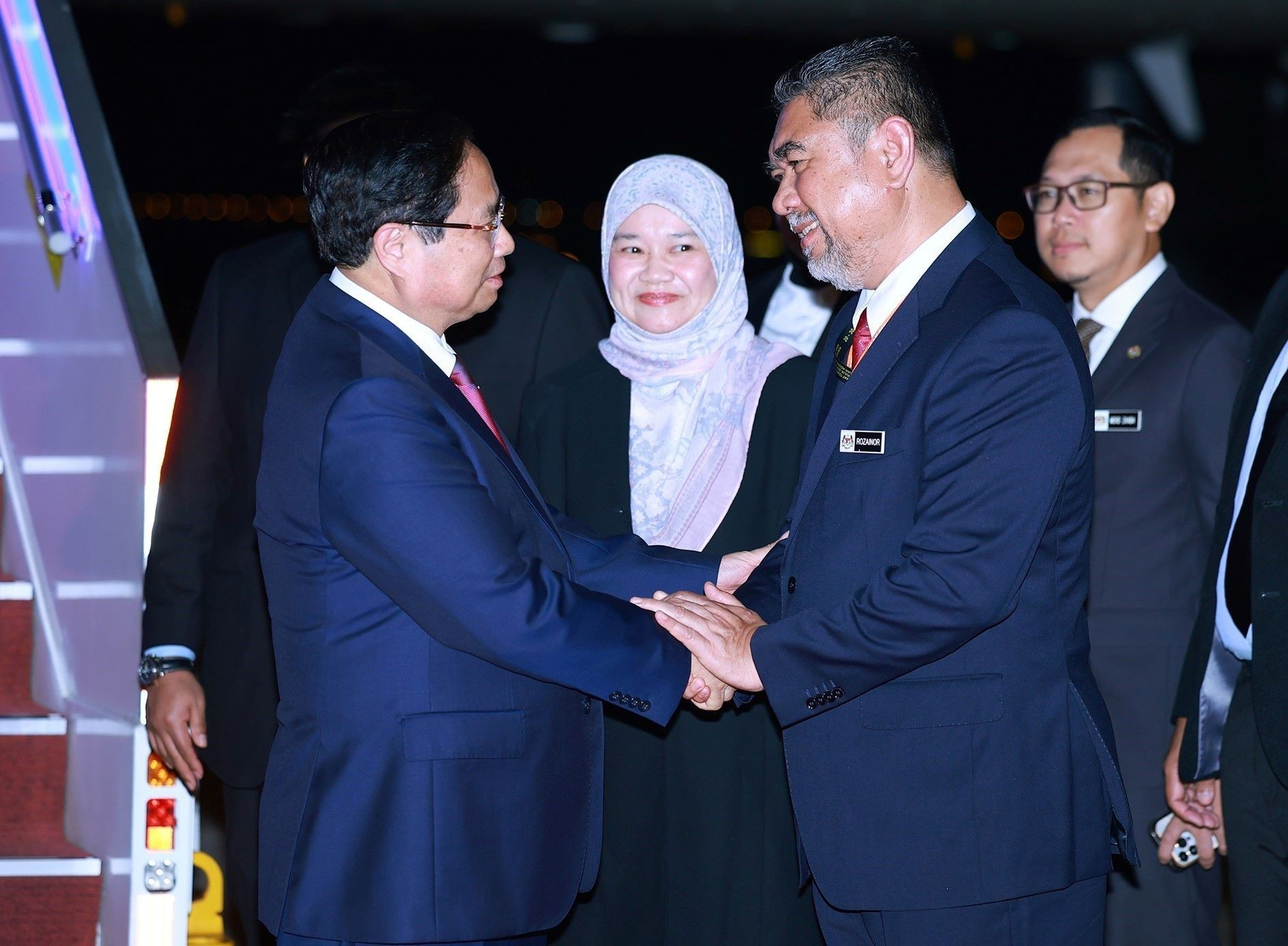Lễ đón Thủ tướng Phạm Minh Chính tại sân bay quốc tế Kuala Lumpur. (Ảnh: TTXVN) thu-tuong-3.jpg