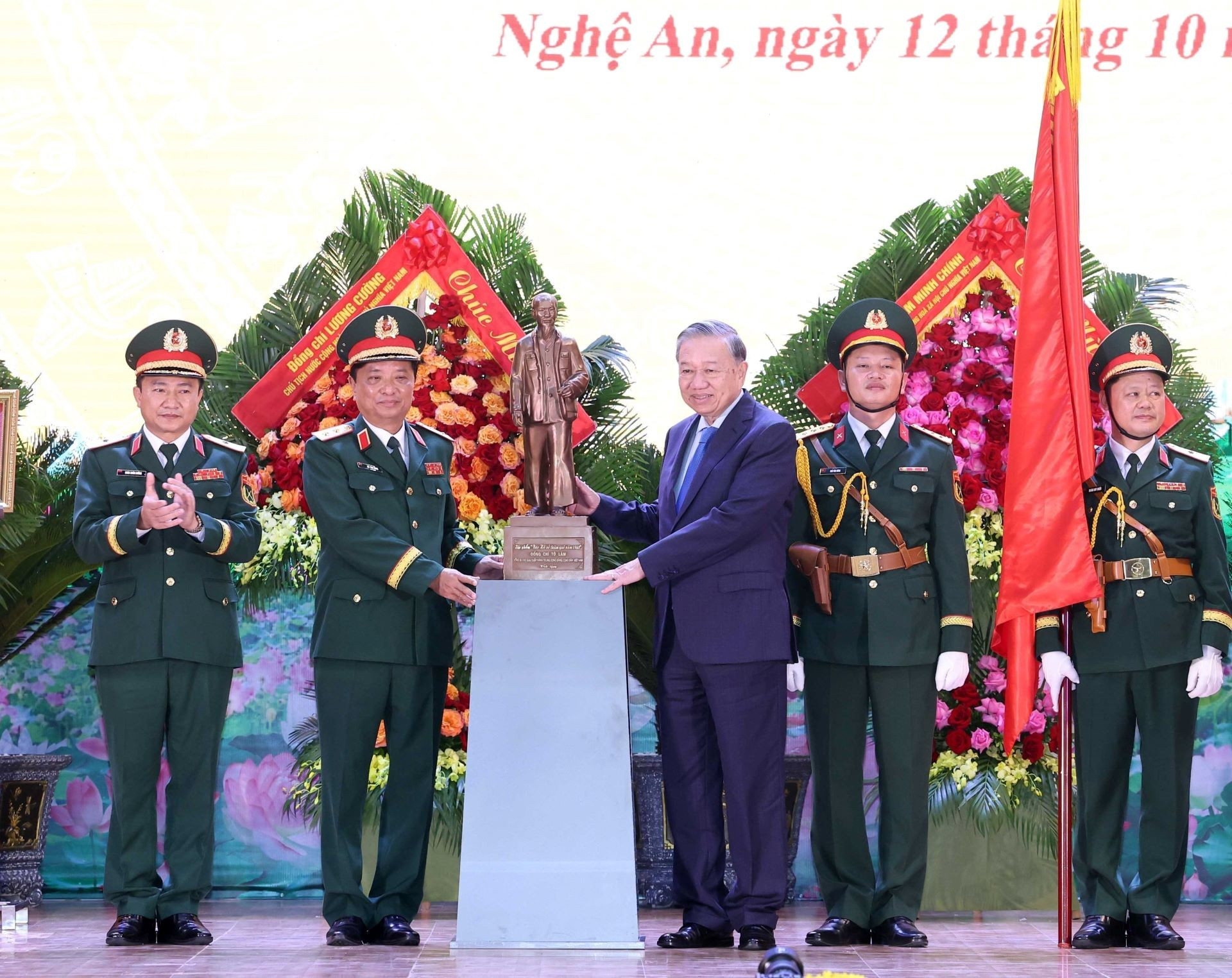 tbt7-tang-tuong-hcm.jpg