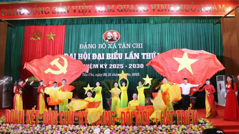 Văn nghệ chào mừng Đại hội. 5d459cf7b4053c5b6514-1167.jpg