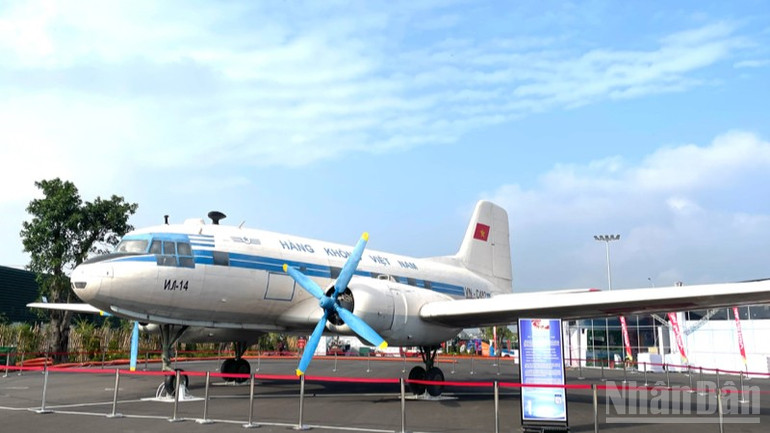 Chiếc IL-14 số hiệu VN-C482 là hiện vật quý giá của ngành hàng không Việt Nam. ndo_br_tempimageoxauva-2006.jpg