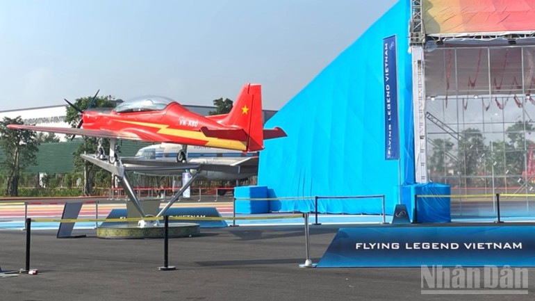 Mẫu máy bay của Công ty Flying Legend. ndo_br_tempimageg8tudo-1771.jpg