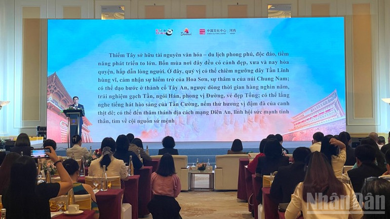 Giám đốc Trung tâm Văn hóa Trung Quốc tại Hà Nội Trương Đức Sơn phát biểu. ndo_br_tempimage6krviz-3780.jpg