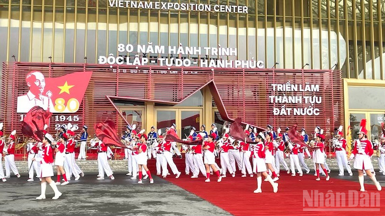 Tổng duyệt các tiết mục văn nghệ. ndo_br_tempimagevdv1ng.jpg