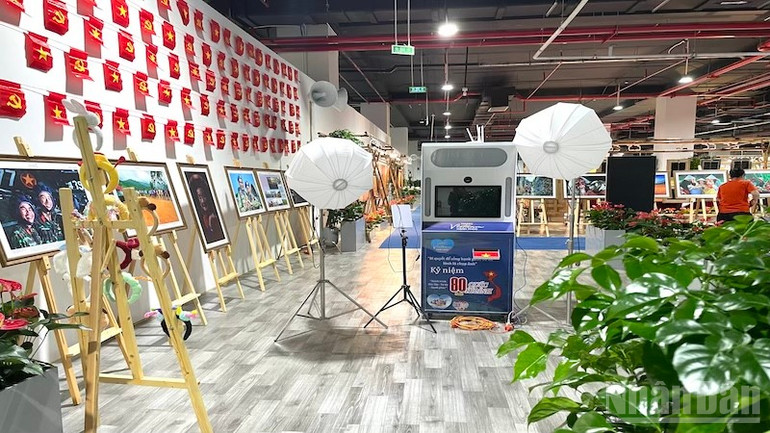 展示会場の自動写真ブース。 ndo_br_tempimageidpio4.jpg